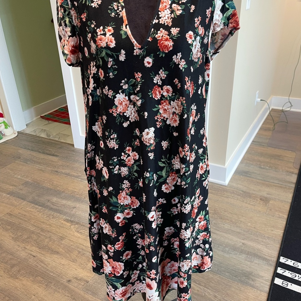 Vibe Black Floral Midi Dress